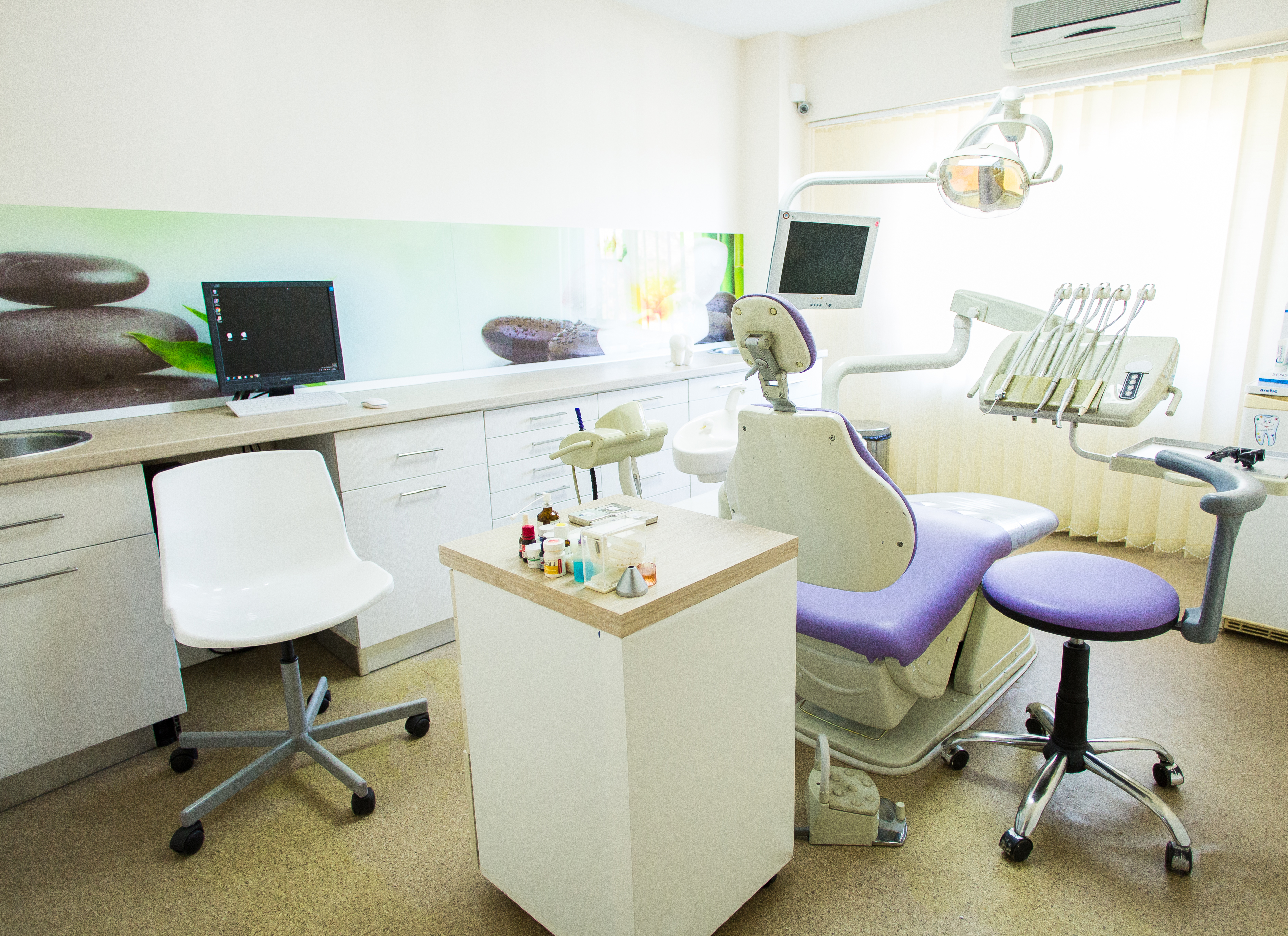 Clinica stomatologica Bacău, implant dentar, dentist bun Denti