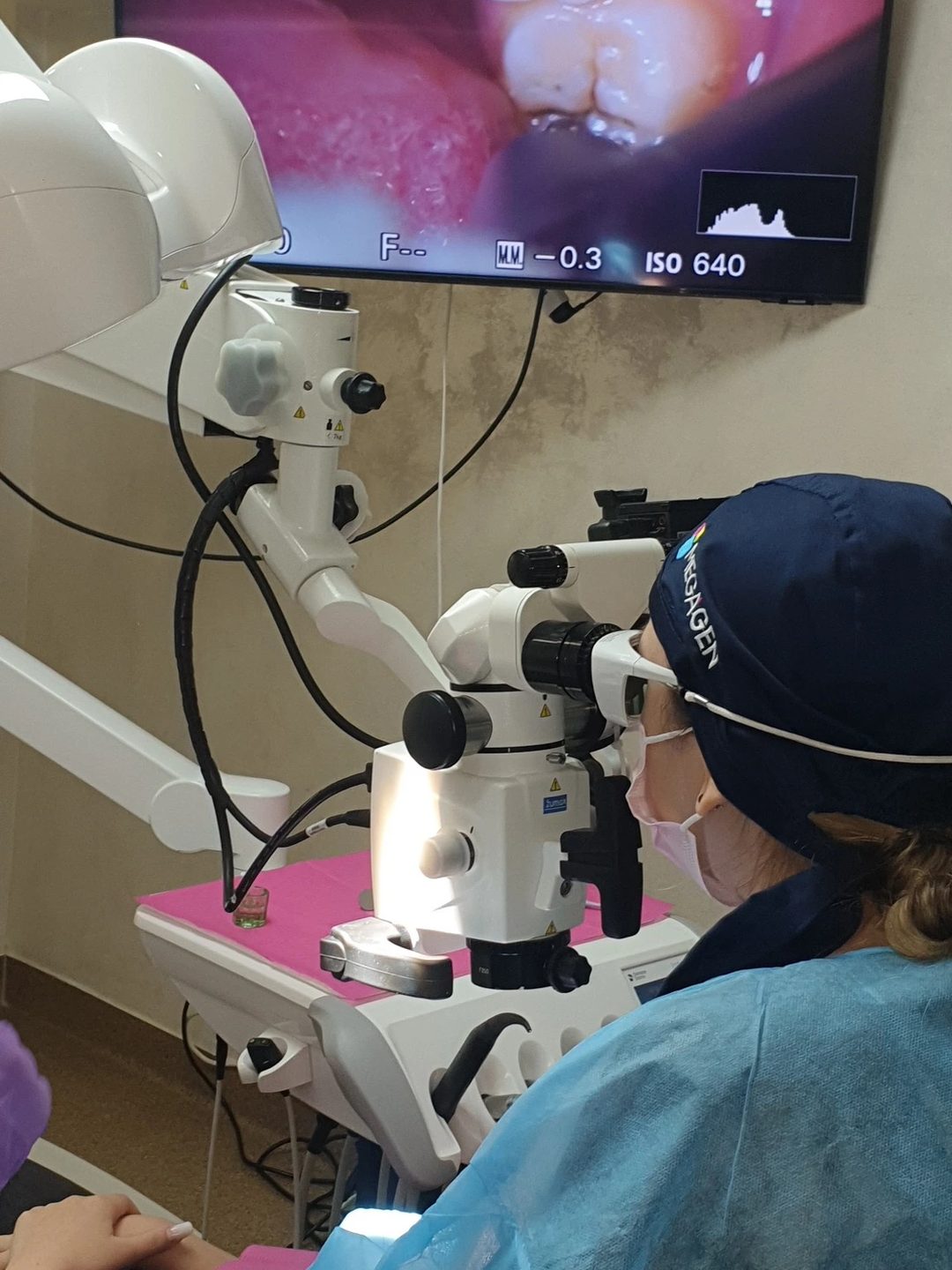 Tratament endodontic la microscop în clinica Denti Service Bacău