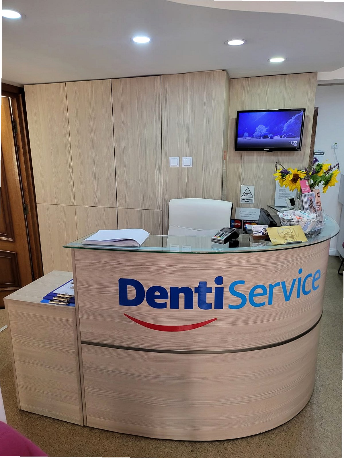 Recepția Clinicii Denti Service Bacău